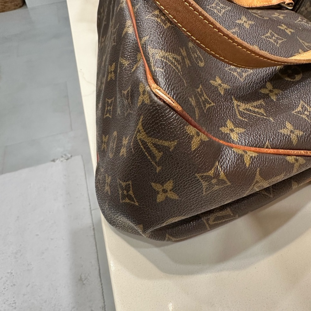 Guaranteed Authentic Luis Vuitton Batignolles - image 5